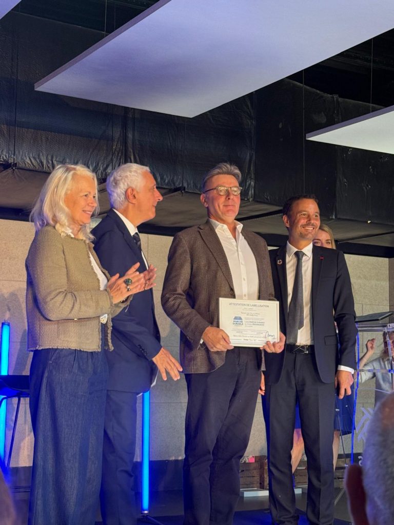 Guy Lesvenan, PDG Miles Import reçoit le label "Marché Durable"